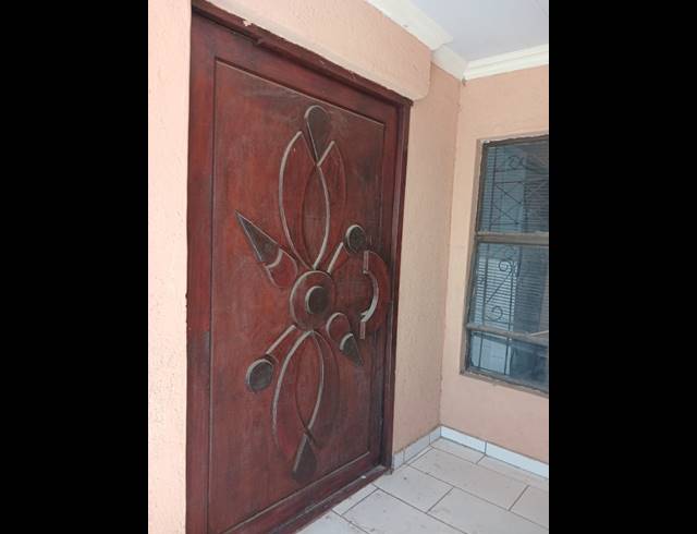 3 BEDROOM HOUSE FOR SALE IN SESHEGO E